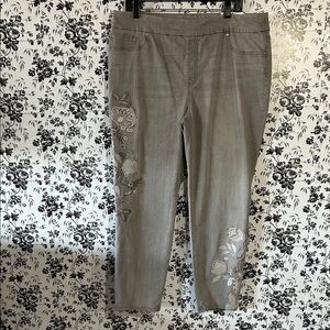 Chico's Elegant Gray Floral Leggings